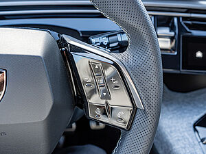 Peugeot 3008 GT HYBRID 136 e-DSC6 15 navigation