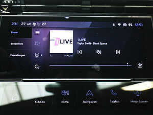Peugeot 308 SW Allure HYBRID 136 e-DSC6 12 navigation