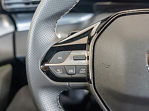 Peugeot 308 GT HYBRID 136 e-DSC6 14 navigation