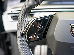 Peugeot 5008 GT HYBRID 136 e-DSC6 14 navigation