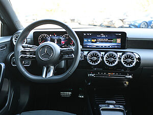 Mercedes-Benz A 250 4M AMG Sport Advanced Plus 9 navigation