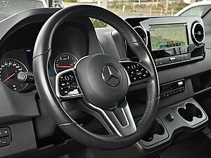 Mercedes-Benz Sprinter Kasten 319 CDI 4x4 29 navigation