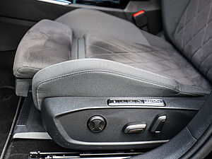 Volkswagen Golf VIII 1.5 e TSI Style DSG 33 navigation