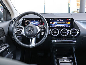 Mercedes-Benz GLA 180 Progressive Advanced 9 navigation