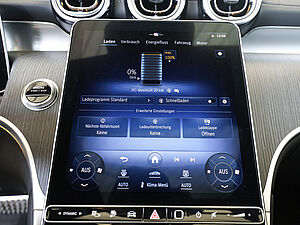 Mercedes-Benz GLC 300 e 4M AMG Sport Premium Plus 13 navigation