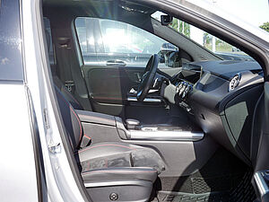 Mercedes-Benz B 200 AMG Line 9 navigation