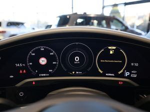 Porsche Taycan Cross Turismo Turbo S ACC LED Pano HUD 20 navigation