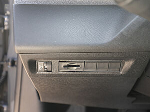 Peugeot 308 Allure HYBRID 145 e-DSC6 29 navigation