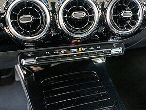 Mercedes-Benz A 250 4M Progressive Advanced 12 navigation