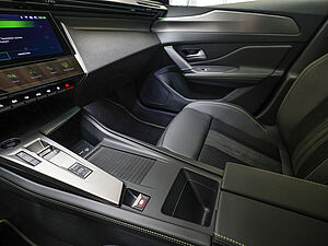 Peugeot 408 GT HYBRID 145 e-DSC6 51 navigation