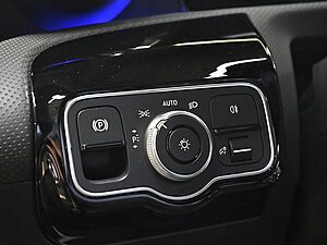 Mercedes-Benz A 250 e AMG Line 22 navigation