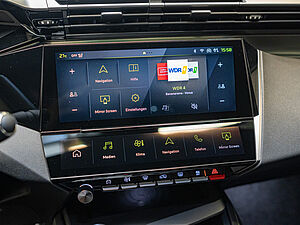 Peugeot 308 SW GT HYBRID 136 e-DSC6 9 navigation