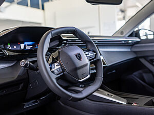 Peugeot 308 SW Allure BlueHDi 130 EAT8 17 navigation