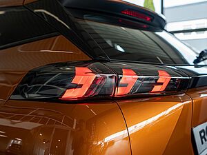 Peugeot 2008 e-Active Elektromotor 136 Automatik 27 navigation