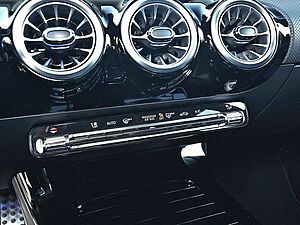 Mercedes-Benz CLA 180 Coupé AMG Line 11 navigation