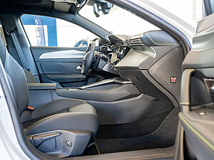 Peugeot 308 SW GT Plug-In HYBRID 180 e-EAT8 2 navigation
