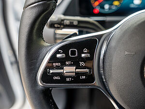 Mercedes-Benz GLA 250 e Progressive 15 navigation