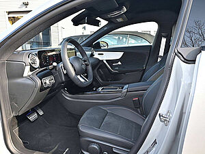 Mercedes-Benz CLA 180 Coupé AMG Line 8 navigation