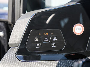 Volkswagen Golf VIII Variant R-Line Black 1.5 l eTSI DSG 31 navigation