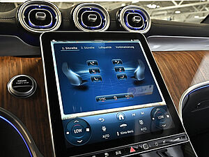 Mercedes-Benz GLC 300 de 4M Coupé AMG Sport Premium Plus 13 navigation