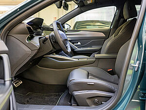 Peugeot 308 SW GT HYBRID 136 e-DSC6 18 navigation