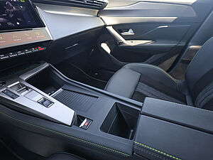 Peugeot 408 GT HYBRID 136 e-DSC 15 navigation