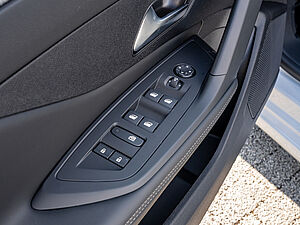 Peugeot 308 Allure HYBRID 145 e-DSC6 19 navigation