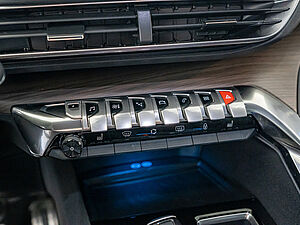Peugeot 3008 GT 300 Hybrid4 Allrad 11 navigation