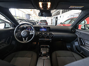 Mercedes-Benz A 250 e 8 navigation