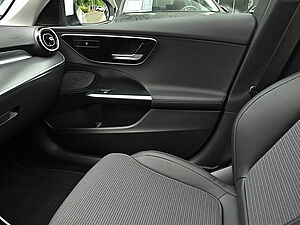 Mercedes-Benz C 180 T Avantgarde Advanced 15 navigation