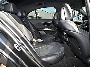 Mercedes-Benz E 200 AMG Line 5 navigation