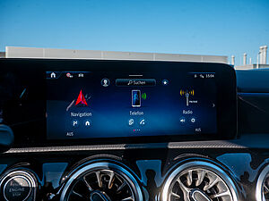 Mercedes-Benz A 180 d AMG Line 9 navigation