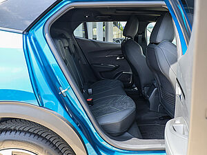 Peugeot 2008 GT HYBRID 145 e-DSC6 4 navigation