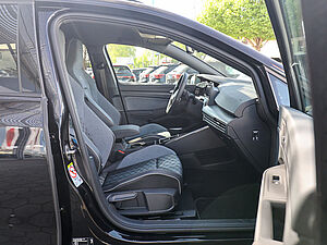 Volkswagen Golf VIII Variant R-Line 1,5 l eTSI DSG 2 navigation