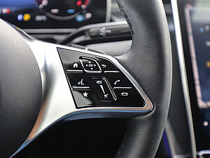 Mercedes-Benz C 200 d T Avantgarde Advanced Plus 17 navigation