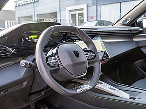 Peugeot 308 SW GT HYBRID 145 e-DSC6 18 navigation