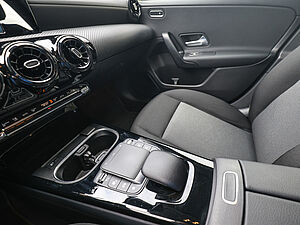 Mercedes-Benz A 250 e 18 navigation