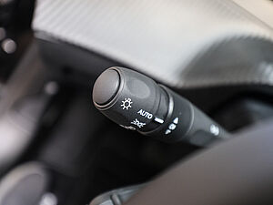 Peugeot 208 Neuer Allure HYBRID 100 e-DSC6 29 navigation