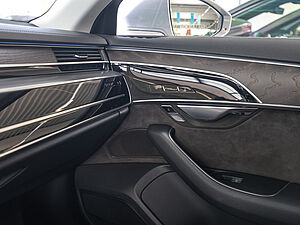 Audi A8 60 TFSI quattro 17 navigation