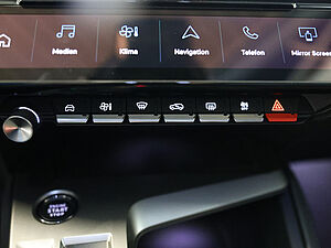 Peugeot 308 Allure HYBRID 136 e-DSC6 14 navigation