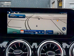 Mercedes-Benz GLA 180 Edition AMG Line 13 navigation