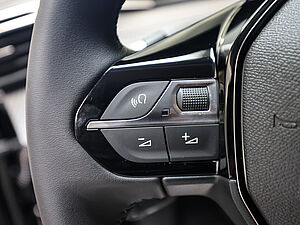 Peugeot 208 Neuer Allure HYBRID 100 e-DSC6 27 navigation