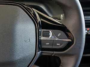 Peugeot 2008 Allure Pack 1.2 PureTech 130 14 navigation