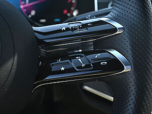 Mercedes-Benz E 200 T AMG Line 18 navigation