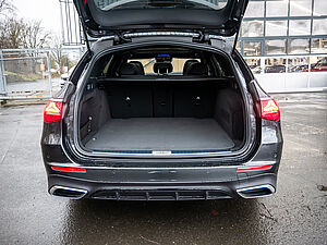 Mercedes-Benz E 220 d T AMG Line Premium 19 navigation