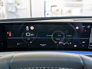 Peugeot 5008 GT HYBRID 136 e-DSC6 12 navigation