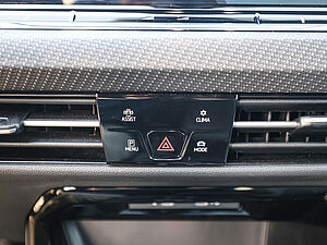 Volkswagen Golf VIII Variant R-Line Black 1.5 l eTSI DSG 17 navigation