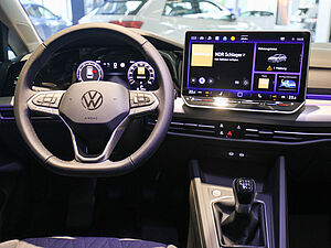 Volkswagen Golf VIII Variant 1.5 TSI Life 9 navigation