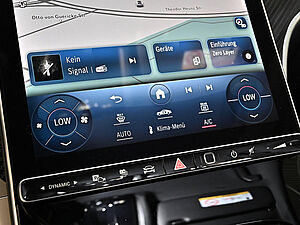 Mercedes-Benz C 300 e 4M AMG Line 13 navigation