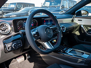 Mercedes-Benz CLA 180 SB AMG Line 20 navigation